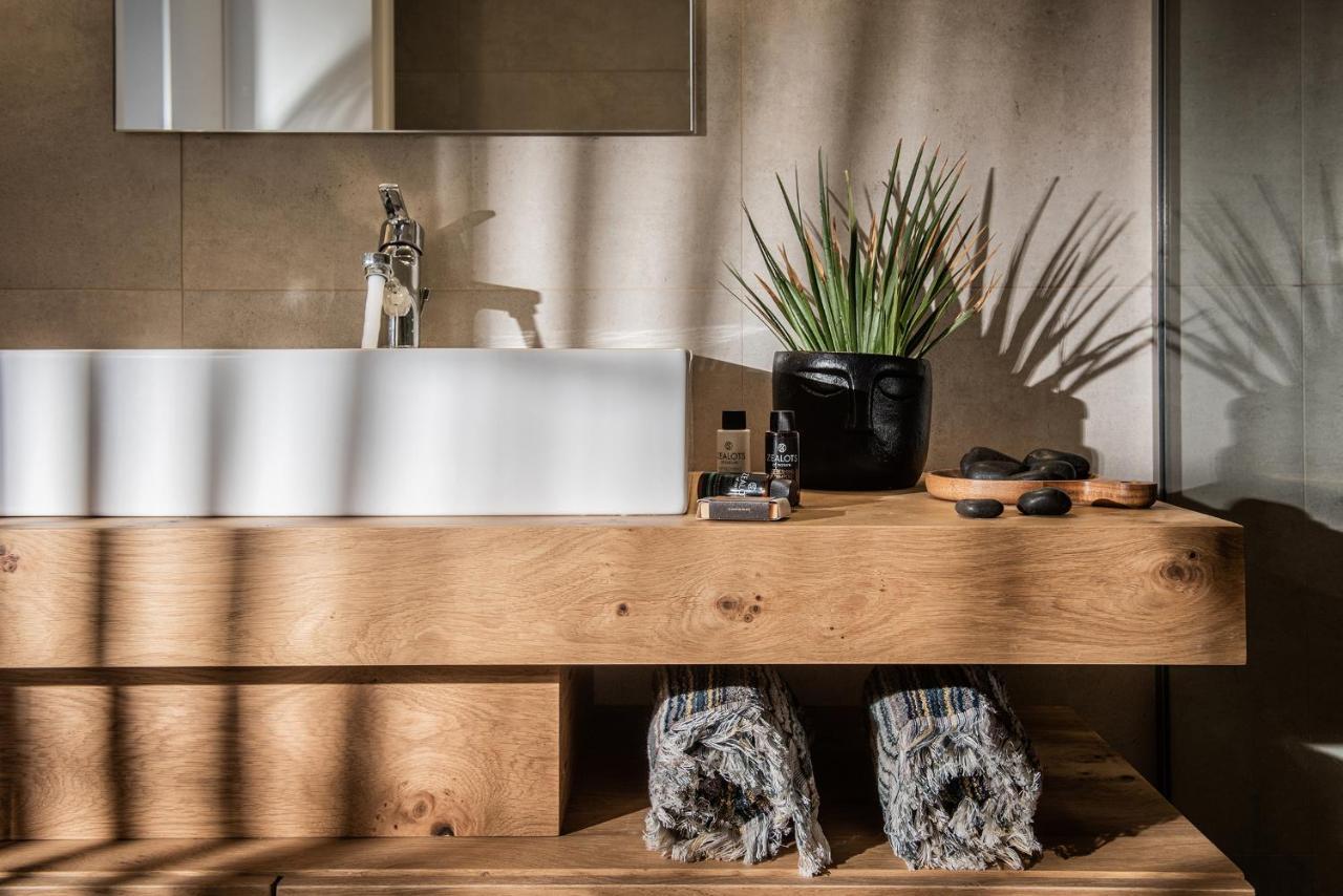 Khroma Luxury Suite 1 Beach Front Apartment ヘルソニソス エクステリア 写真