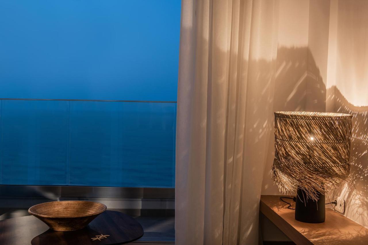 Khroma Luxury Suite 1 Beach Front Apartment ヘルソニソス エクステリア 写真