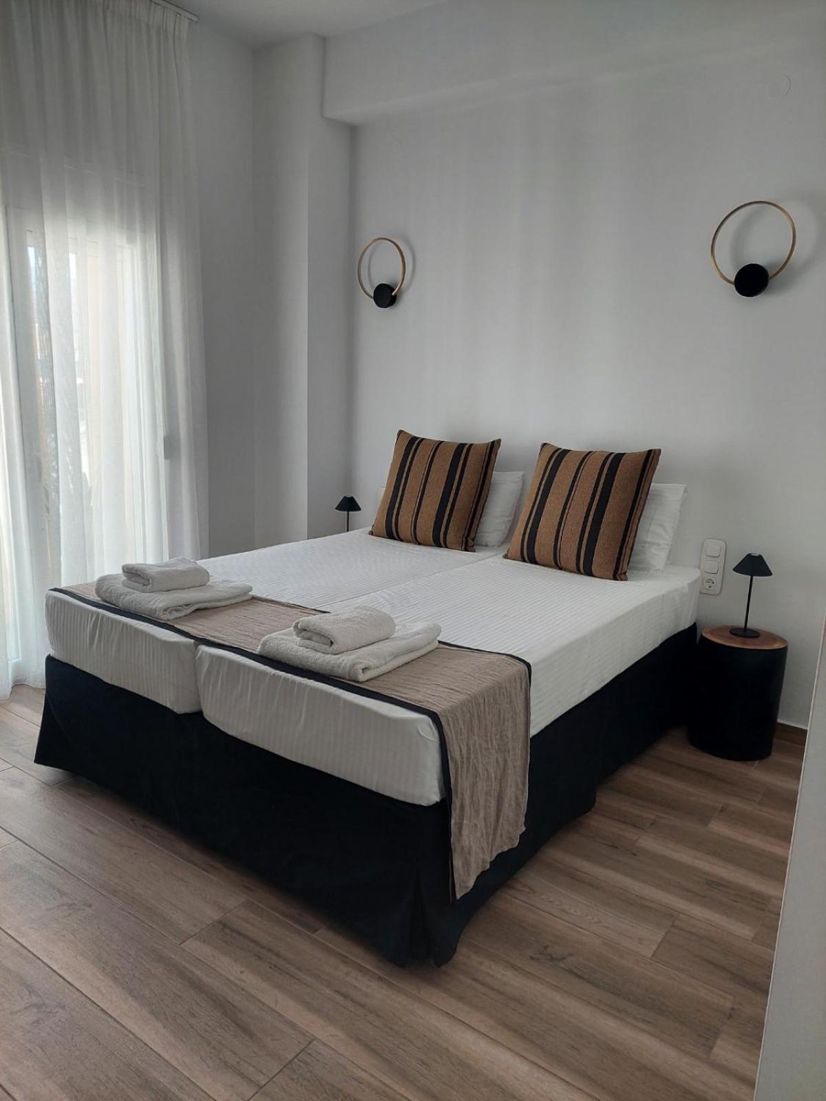 Khroma Luxury Suite 1 Beach Front Apartment ヘルソニソス エクステリア 写真